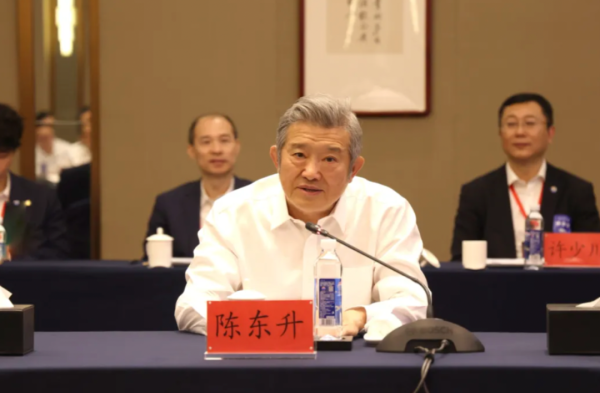 配资讨论网 茅台集团与亚布力论坛企业家座谈：深化合作，助力地方经济社会发展